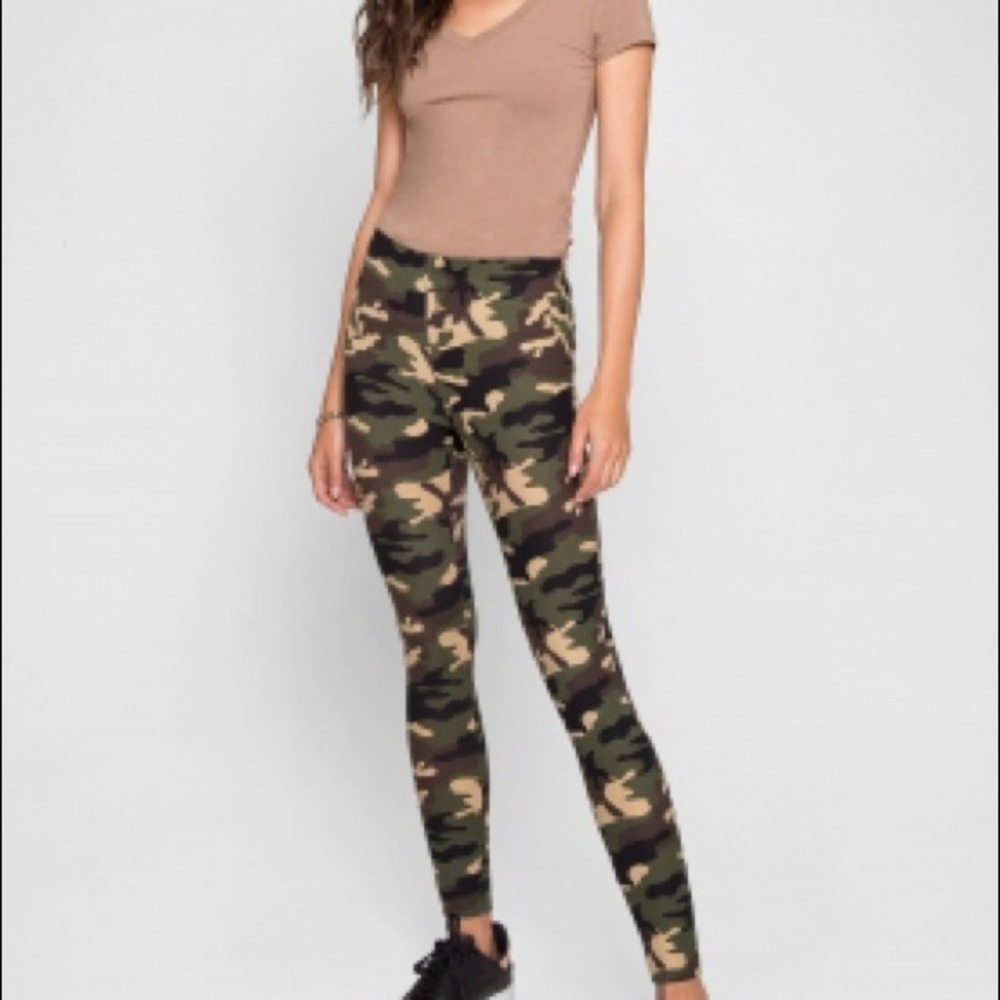 Wet Seal Camo Leggings